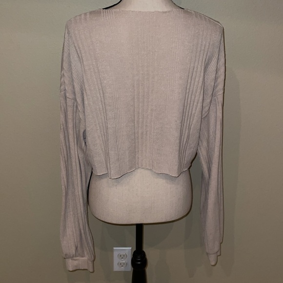 Tan cropped lightweight long sleeve - Picture 2 of 3